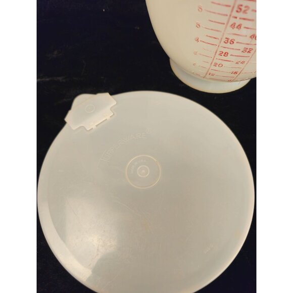 Vintage 8 Cup Tupperware Mix-N-Stor Measuring Pitcher/Cup - Picture 3 of 7